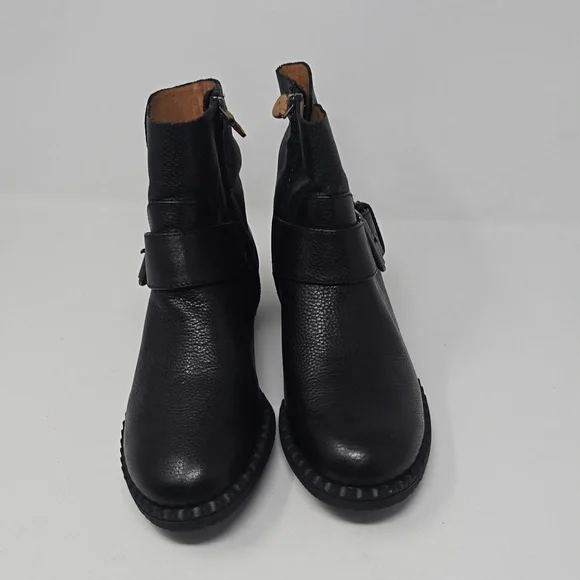 Gentle Souls Best Slit Moto 2 Black Leather Zip Up Ankle Booties Size 7